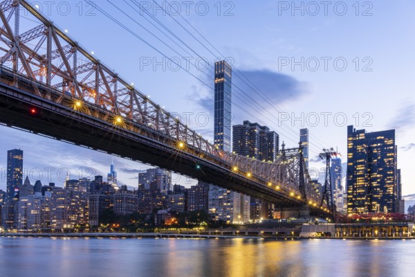 Queensboro Bridge, Riverview Terrace, New York, USA