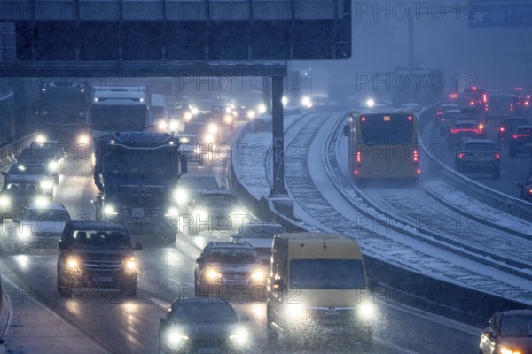 Winter weather, motorway traffic, A40 motorway, Ruhrschnellweg, in Essen, at the Essen-East