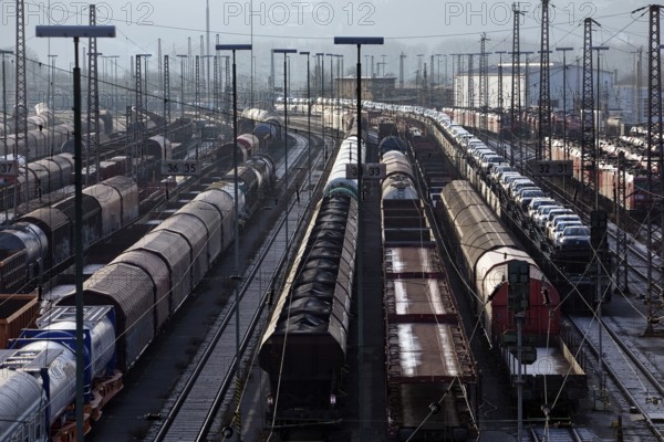 Train formation system with many rails in the Vorhalle district, marshalling yard, freight trains,