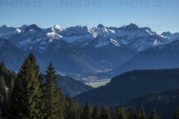 View from the high-altitude hiking trail from Bolsterlanger Horn to Riedberger Horn, snow-capped