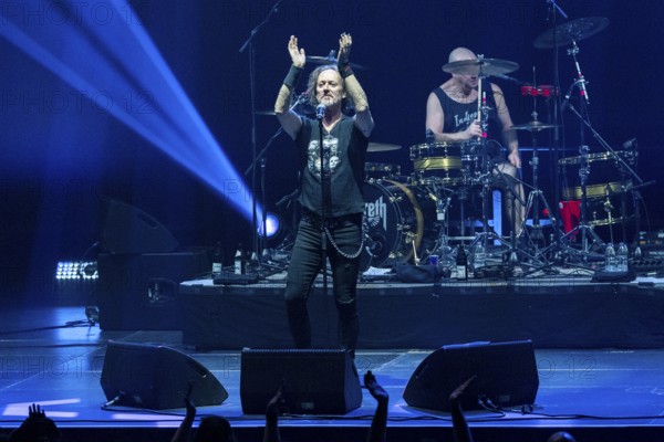 Carl Sentance, singer, NAZARETH, hard rock band, UK, Bending The Rules 2025 tour, live, 17.12.2025,
