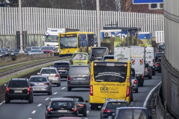 Heavy traffic on the A40 motorway, Ruhrschnellweg, height of the Essen-Ost motorway junction,