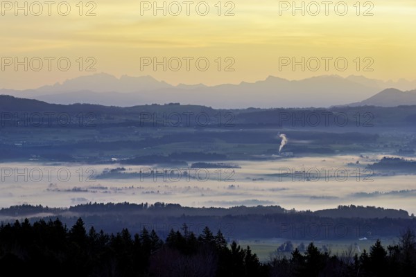 View from Horben of the Reuss Valley covered in fog, behind it the Alpstein with the Säntis in the