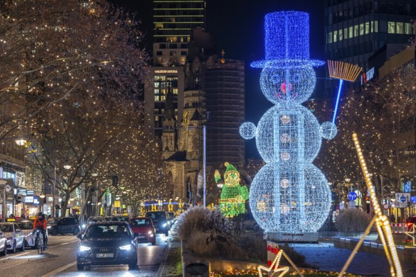 Christmas decoration, light decoration, in Berlin, Tauentzienstraße, view of the Memorial Church on