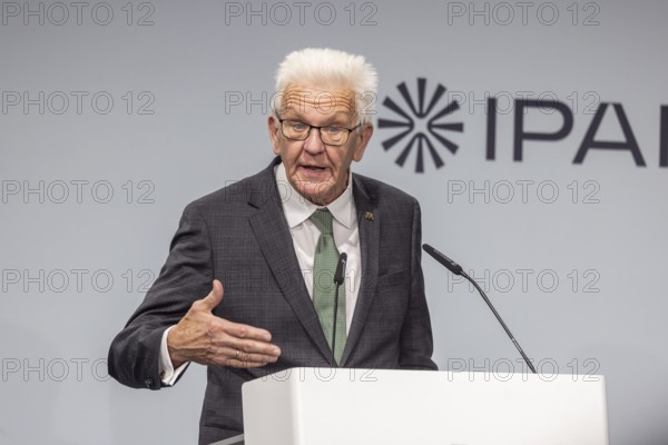Winfried Kretschmann (Greens), Minister-President of Baden-Württemberg. portrait at the lectern