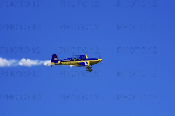 An Extra EA-300 from Extra Flugzeugproduktions- und Vertriebs GmbH with registration D-EXBH during