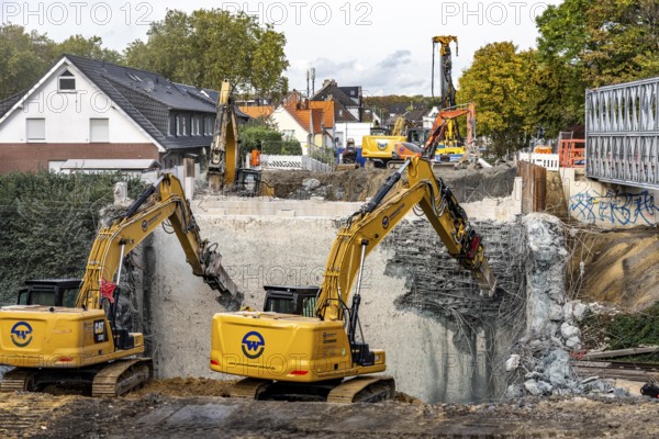 Demolition of an old road bridge, Weierstraße, then new construction of the bridge for the