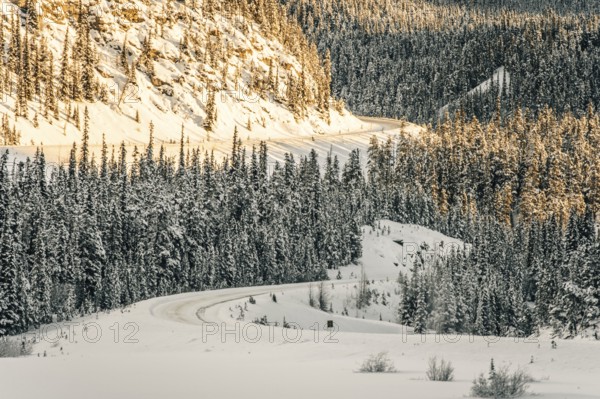 Winter road trip on the Icefields Parkway with lots of snow and ice, Banff National Park, Jasper