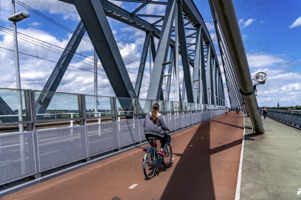 Cycle and pedestrian bridge Snelbinder Brug, over the river Waal near Nijmegen, was added to the