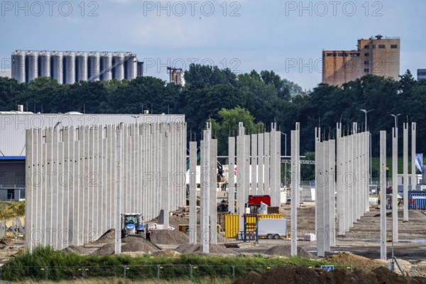 Construction of a new logistics hall on the Mercatroinsel, Hall 2, next to an existing hall, approx