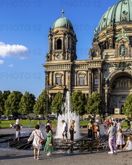 The pleasure garden with the fountain and the Berlin Cathedral, Berlin, Germany