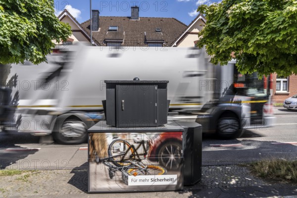 Semi-stationary speed camera in Nobelstraße, in the Wiesdorf district of Leverkusen, Bayer AG's