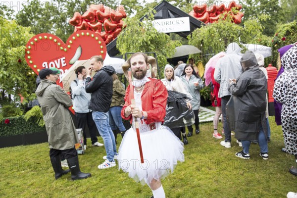 Cupid with bow and arrow at the Lollapalooza Festival in the Olympiastadion and on the Maifeld,