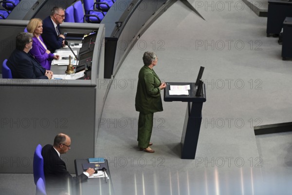 Federal Chancellor Friedrich Merz (CDU) and parts of his cabinet sit on the government bench,