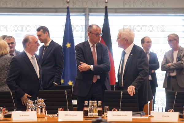 Friedrich Merz (CDU, Federal Chancellor) and Winfried Kretschmann (Bündnis90/Die Grünen, Minister