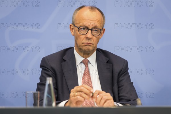 Federal Chancellor Merz (CDU, Federal Chancellor) during a press conference after the consultation
