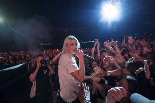 Emily Armstrong, lead singer of Linkin Park in the photo pit between the audience live on From Zero