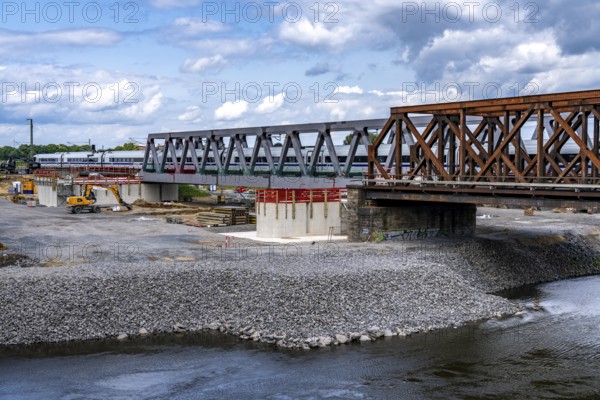 Reconstruction, extension of the Emmerich-Oberhausen railway line, three tracks, including 47 new