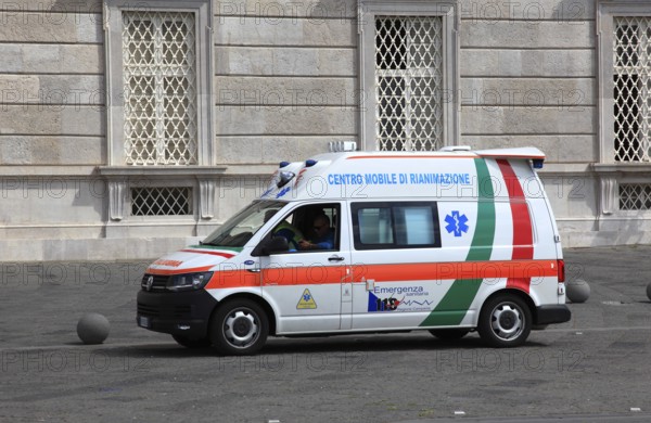 Rescue service vehicle, Emergenza sanitaria, Centro mobile di Rianimazione, emergency doctor,