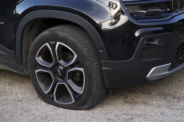 Flat tyre, puncture, flat tyre, puncture, Jeep Avenger, Deià, Majorca, Balearic Islands, Balearic