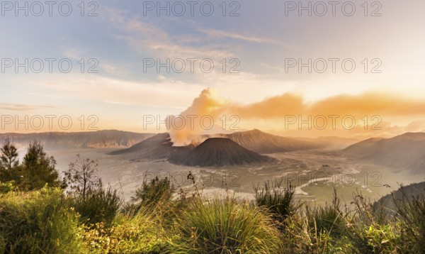 Sunrise, smoking volcano, Gunung Bromo, Mount Batok, Mount Kursi, Mount Semeru, Bromo Tengger