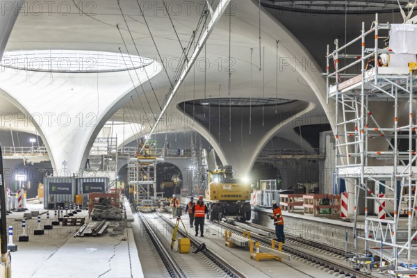 The last rails are being welded at the new main station. All the rails are now in place between