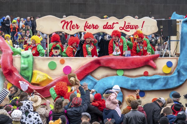 Rose Monday parade in Düsseldorf, themed floats of carnival societies and other participants in the