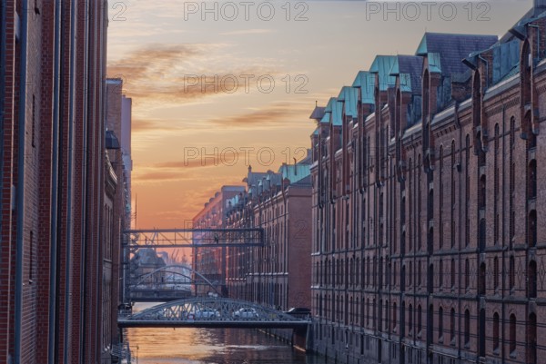 Speicher am Brooksfleet in Hamburg's Speicherstadt, UNESCO World Heritage Site, in front of the