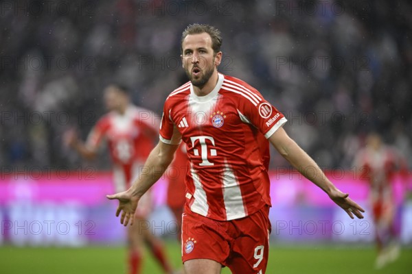 Goal celebration Harry Kane FC Bayern Munich FCB (09) Rain, Football Bundesliga, Allianz Arena,