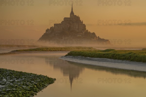 Le Mont-Saint-Michel abbey french community architecture building monastery religion france