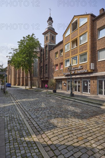 Pizzeria Pulcinella and Kreuzherrenkirche on Ratinger Straße in the historic centre of Düsseldorf,