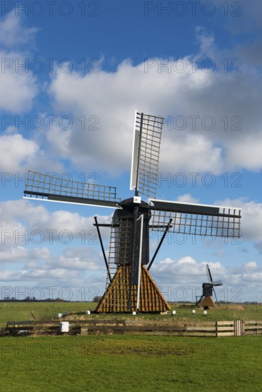 Heechhiem, Heechhiem mill, in the background De Jansmolen or De Modden, Heechhiem mill,