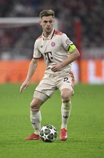 Joshua Kimmich FC Bayern Munich FCB (06) Action on the ball UEFA Champions League Allianz Arena,