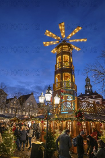 Large Christmas pyramid at the Christmas market on the market square, Lüneburg, Lower Saxony,