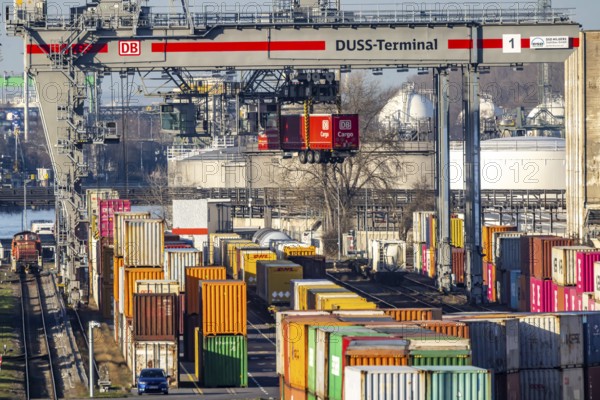 The port of Mannheim is one of the most important inland ports in Europe. The harbor basins stretch