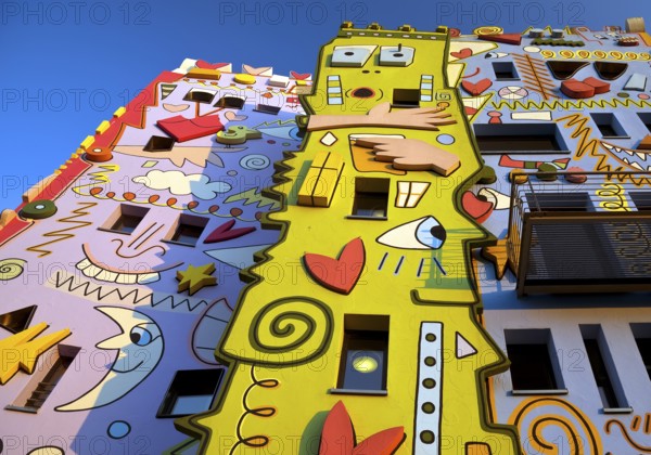 Happy Rizzi House, designed by the artist James Rizzi in pop art paintings, detail of the façade,