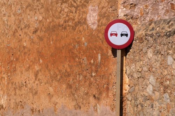 Traffic sign Overtaking prohibited, Overtaking prohibited, on a house wall, ochre-coloured, Alaró,