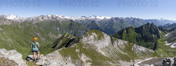 Mountaineer in front of mountain panorama with Großvenediger, mountain landscape with mountain