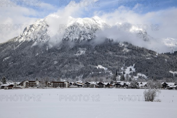 Winter, snowy landscape, view of Oberstdorf, behind Rubihorn and Gaißalphorn, mountains Allgäu