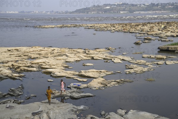 Women at the Congo River near the Malebo Pool, formerly Stanley Pool, Brazzaville, Republic of