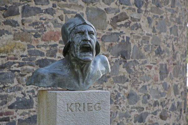Memorial against war by Richard Biringer 1928, symbol for peace, war memorial, bronze sculpture,