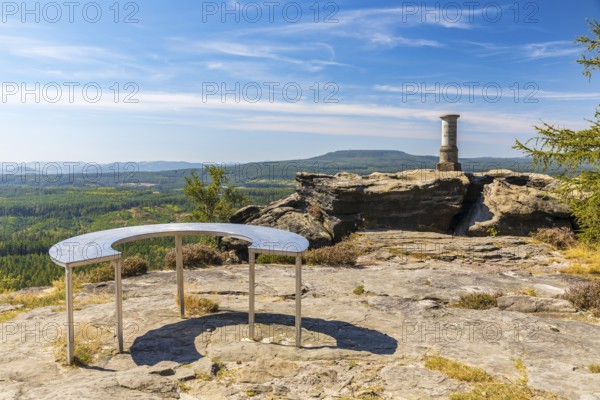 Triangulation column on the Großer Zschirnstein, in the background the Großer Schneeberg,