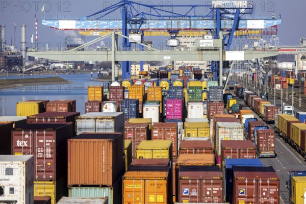 The port of Mannheim is one of Europe's most important inland ports and container terminals. Sea