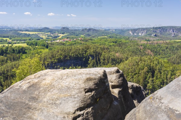 Waitzdorf view with views of the Kleiner Bärenstein, Großer Bärenstein, Rauenstein and Bastei,