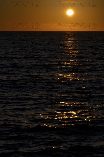 Sunset, evening mood, sea, Santa Ponça, bay Cala de Santa Ponça, Calvià, Majorca, Balearic Islands,
