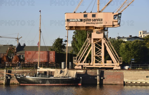Europe, Germany, Hanseatic City of Hamburg-Harburg, Harburg inland harbour, Schlossinsel, Lotsekai,