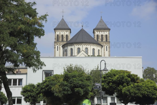 Neo-Romanesque Bernardus Church built in 1906, St. Bernhard, Nordend, Main, Frankfurt, Hesse,