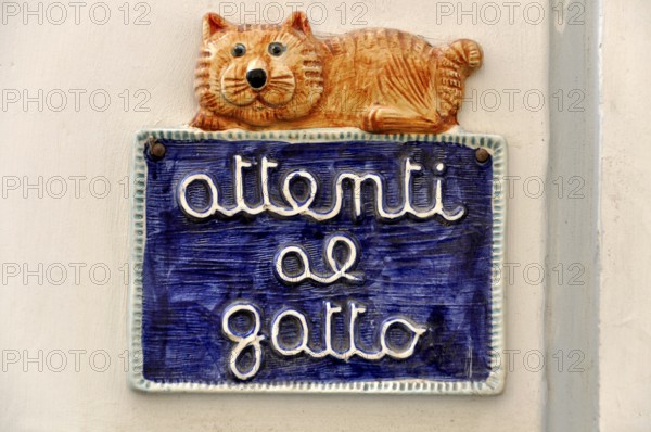 Glazed ceramic warning sign attenti al Gatto, caution cat, Gaeta, Tyrrhenian Sea, Latina, Lazio,