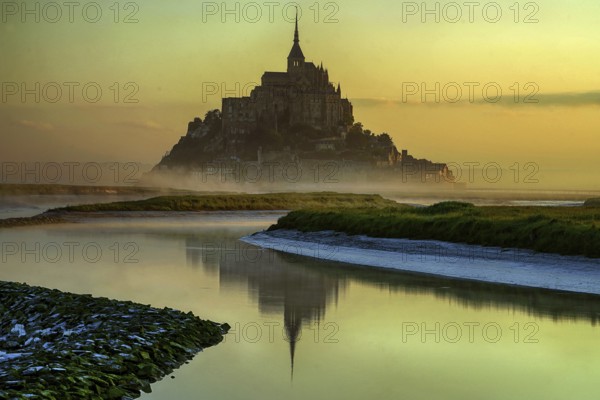 Le Mont-Saint-Michel, abbey, French community, 25 inhabitants, architecture, building, monastery,