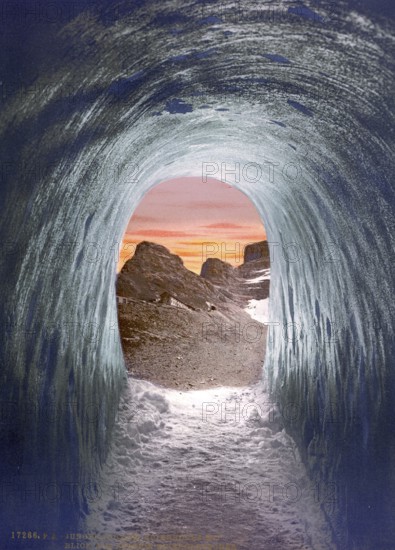Jungfrau, Eisenbahn, Eigerhöhle, mit Blick auf den Bahnhof, Berner Oberland, Schweiz, Historische,